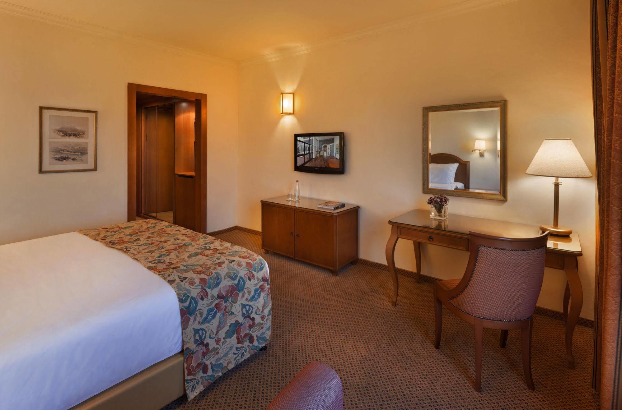 The Scots Hotel Тиверіада Екстер'єр фото